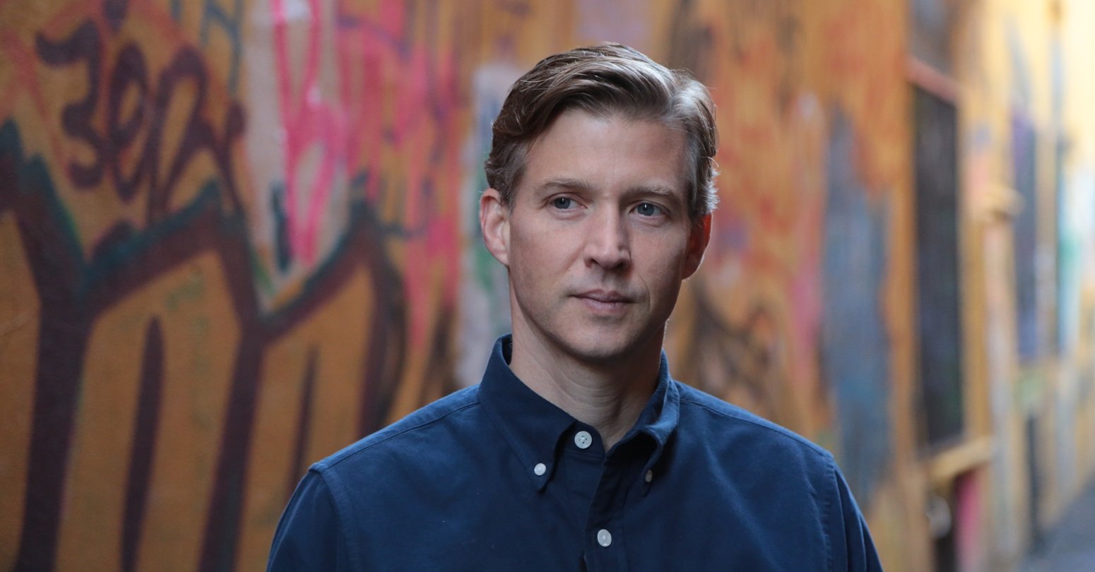 Alec Ross suona la sveglia. «Non vi piacciono OpenAI o DeepSeek? Fatevi la vostra intelligenza artificiale europea»